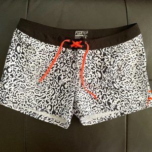 Women's Volcom Bordshorts Size 6